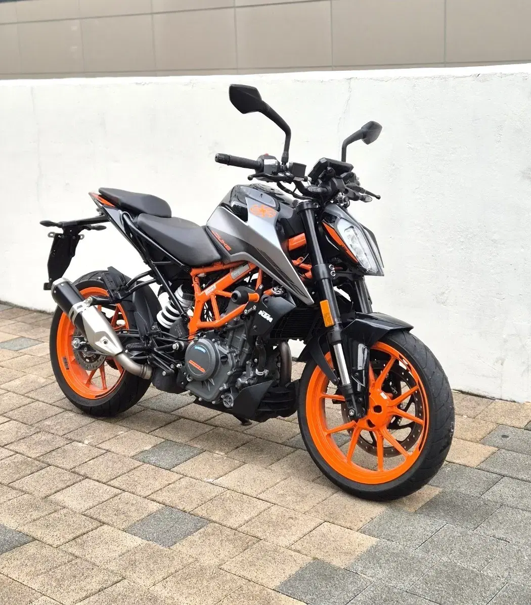 2022년식 신형 KTM 듀크390 ABS 판매합니다.